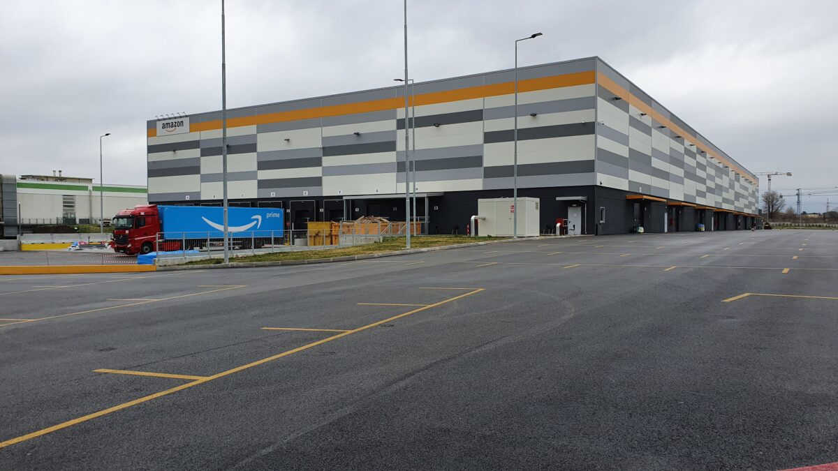 barriere acustiche per insonorizzare la sede logistica di Amazon